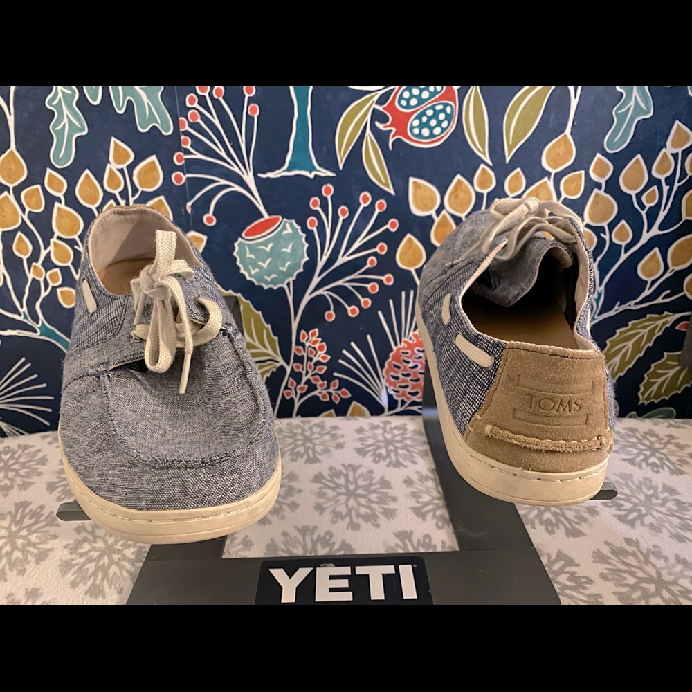Tom’s boat shoes